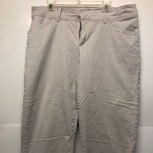 Pans women Lee’ just below the waist